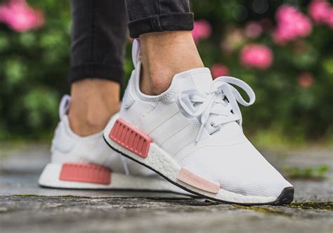 adidas nmd r1 sneaker women.